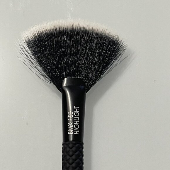 Moda Pro New Black Vegan & Cruelty Free BMX-150 Fan Highlight Brush - Picture 4 of 6